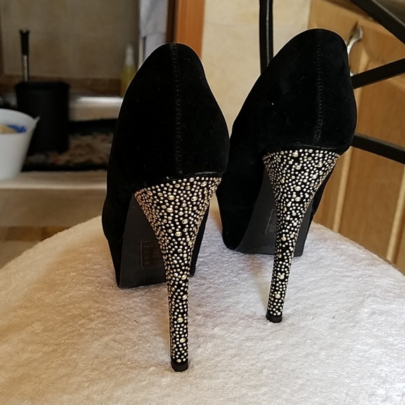 Shoes - Picture 3 of 6